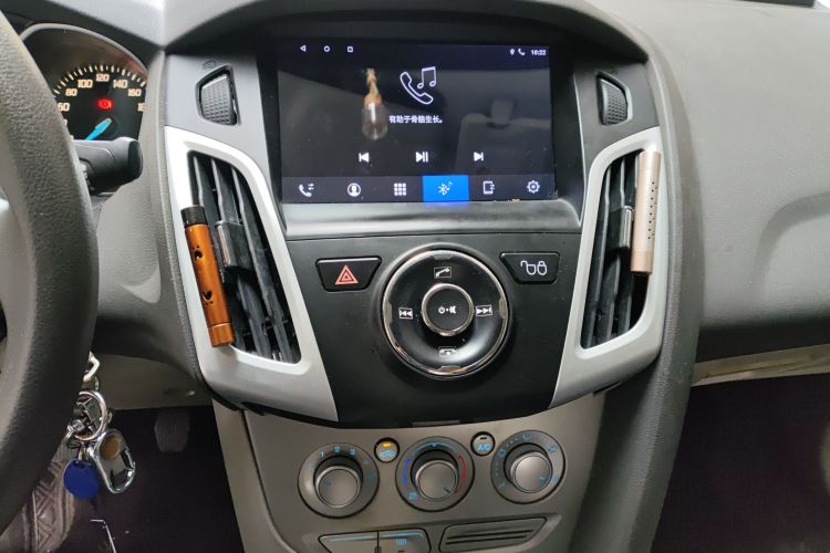 福特 福克斯 2012款 三厢 1.6L 手动舒适型中控内饰16