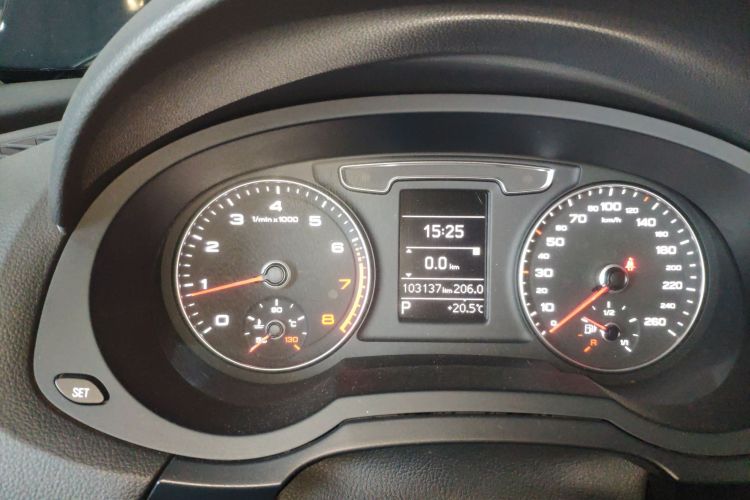 奥迪Q3 2018款 30周年年型 30 TFSI 时尚型中控内饰14