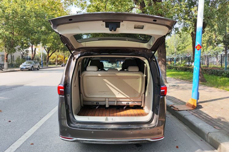 别克GL8 2020款 陆上公务舱 652T 豪华型机舱底盘23