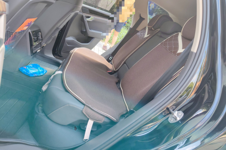 大众 途锐 2022款 2.0TSI 锐尚版中控内饰7004