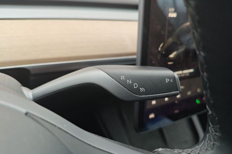 特斯拉 Model Y 2021款 标准续航后驱版中控内饰18