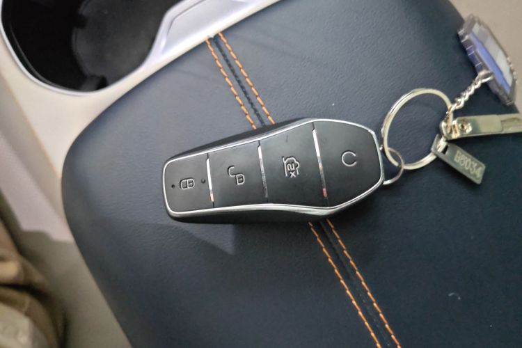 比亚迪 宋PLUS新能源 2023款 冠军版 DM-i 110KM 旗舰PLUS中控内饰7001