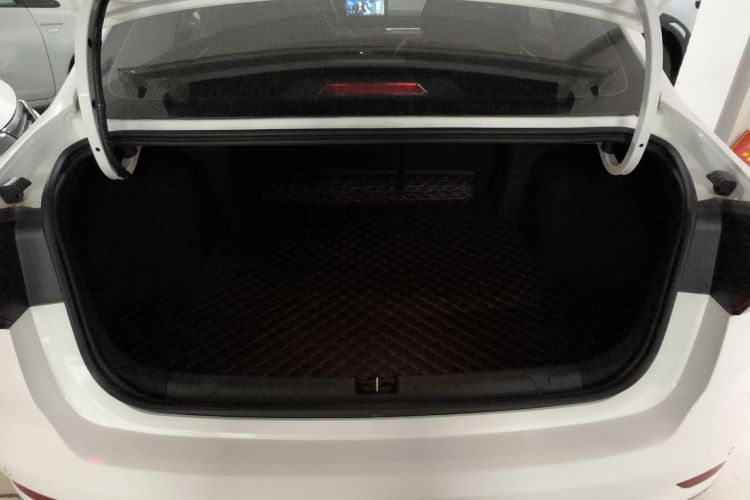 吉利汽车 帝豪 2022款 第4代 1.5L CVT旗舰型机舱底盘23