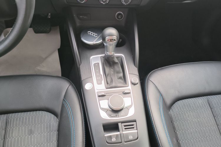 奥迪A3 2018款 30周年年型 Sportback 35 TFSI 时尚型中控内饰18