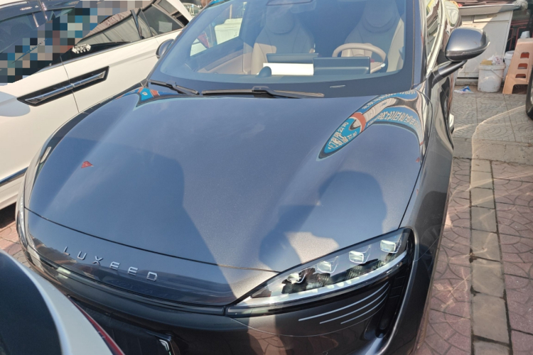 鸿蒙智行 智界R7 2025款 增程 251km Max车身外观2