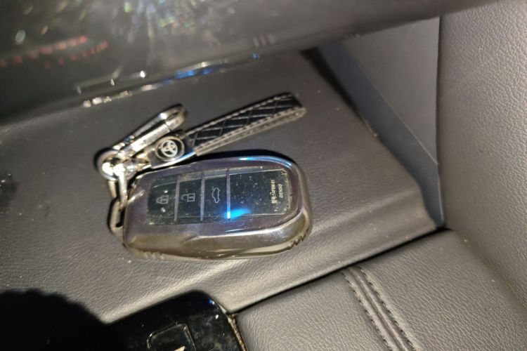 丰田 亚洲龙 2023款 2.0L 豪华版中控内饰11