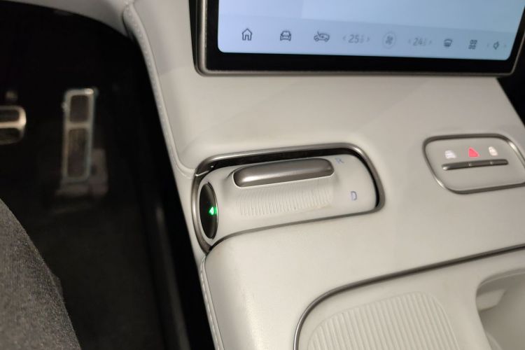 蔚来EC7 2023款 100kWh 首发版中控内饰18