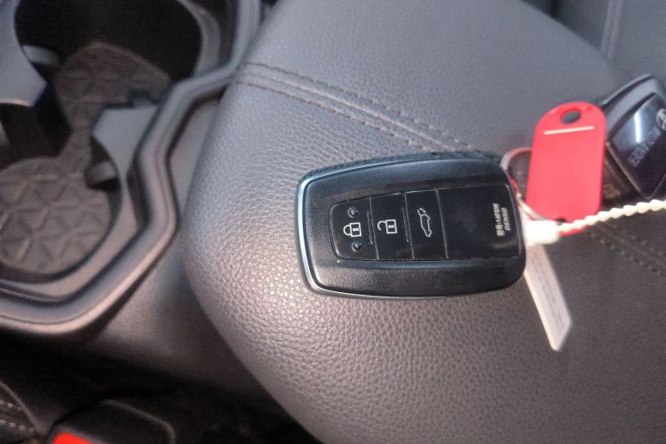 丰田 威兰达 2023款 双擎 2.5L E-CVT四驱尊贵版中控内饰7001