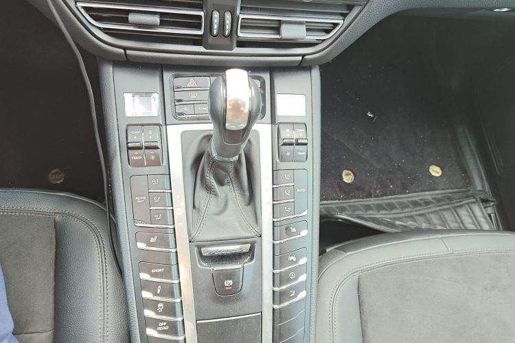 保时捷 2021款 Macan 2.0T中控内饰18