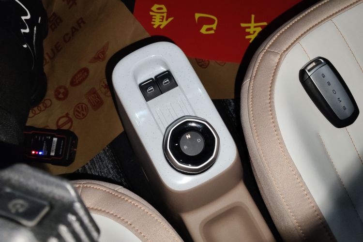 吉利银河 2023款 熊猫mini 200km 耐力熊中控内饰18