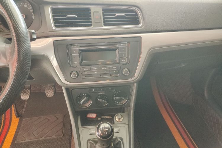 大众 朗逸 2017款 1.6L 手动风尚版中控内饰16