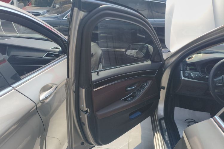 宝马5系 2017款 525Li 豪华设计套装中控内饰7007