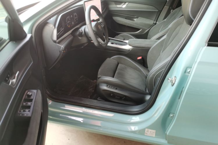 大众 帕萨特 2025款 Pro 380TSI 星空龙尊版中控内饰20