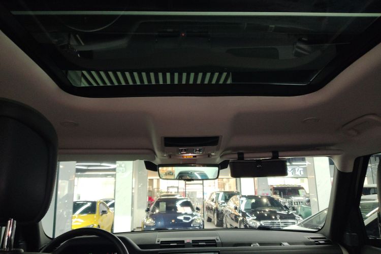 路虎卫士 2024款 110 3.0T P400 暗黑特别版中控内饰22