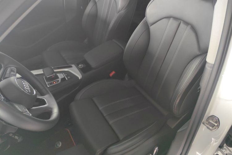 奥迪A4L 2024款 40 TFSI 时尚动感型中控内饰19