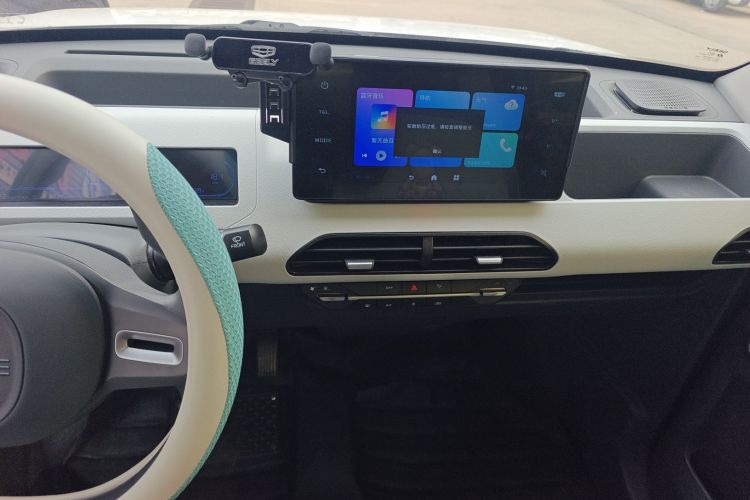 吉利银河 2024款 熊猫mini 200km 耐力熊中控内饰16