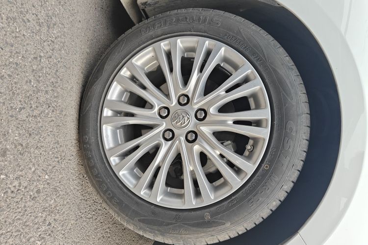 别克 英朗 2016款 15N 自动精英型车身外观10