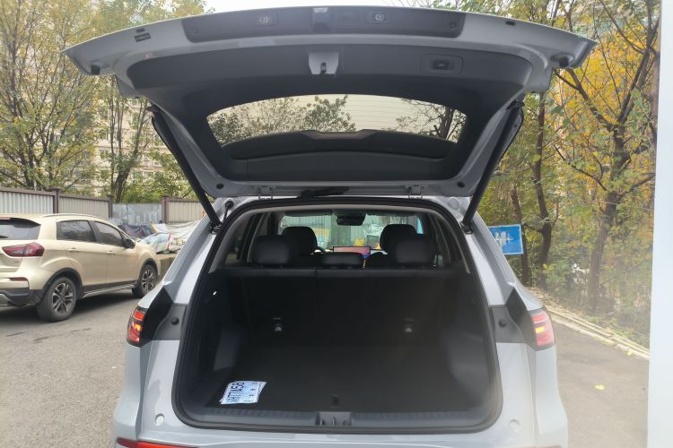 吉利银河 银河E5 2024款 530km 探索+版机舱底盘23