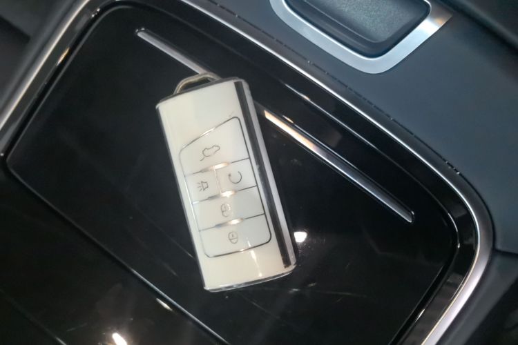 广汽传祺 传祺M8 2024款 领秀系列 390T 豪华版中控内饰7001