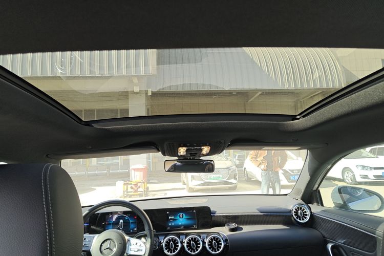 奔驰A级 2019款 A 180 L 运动轿车中控内饰22