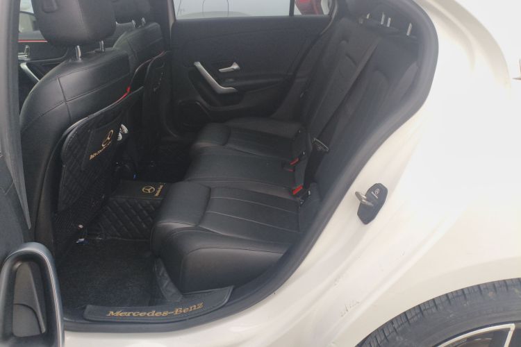 奔驰A级 2020款 改款二 A 180 L 运动轿车中控内饰7004