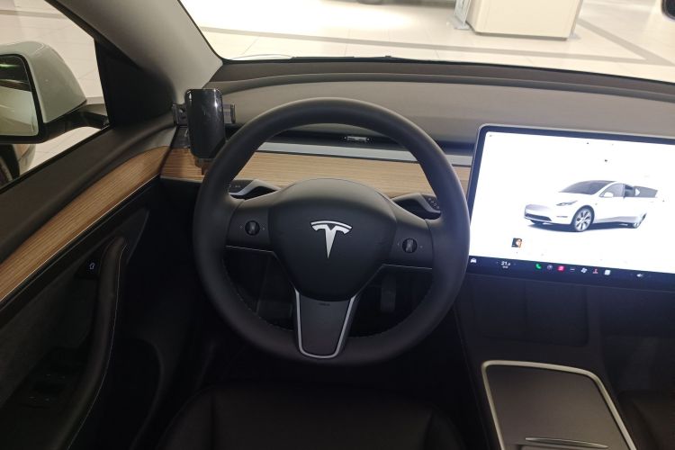 特斯拉 Model Y 2022款 改款 长续航全轮驱动版中控内饰13