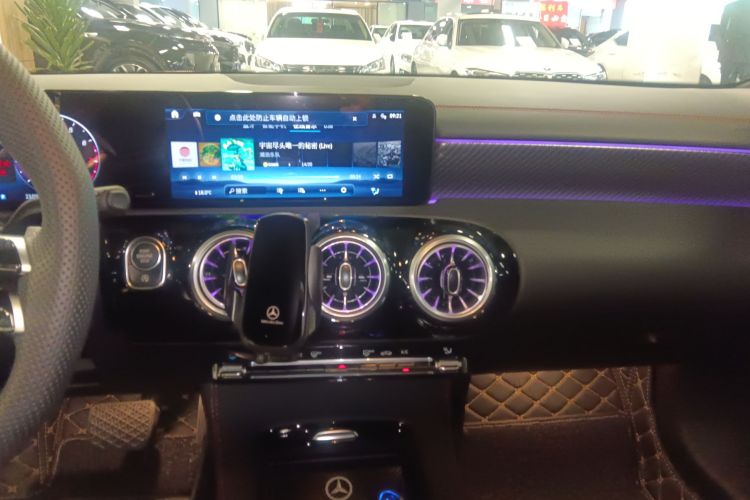 奔驰A级 2024款 改款 A 200 L 时尚型中控内饰16