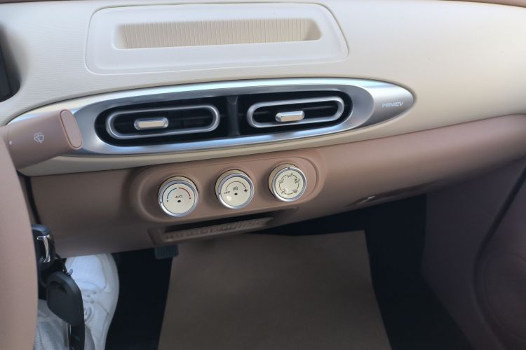 五菱汽车 宏光MINIEV 2025款 四门版 进阶款中控内饰16