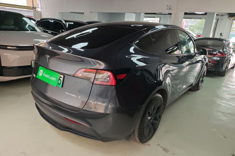 特斯拉 Model Y 2024款 后轮驱动版车身外观7