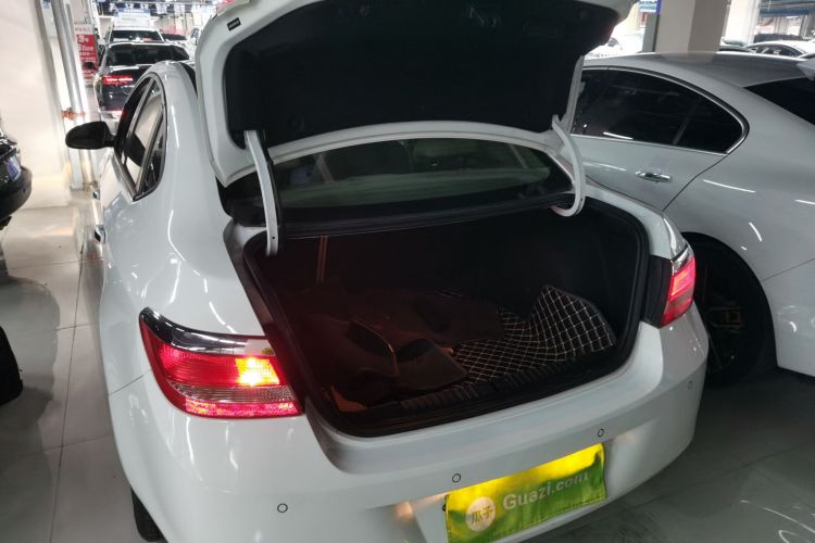 别克 英朗 2013款 GT 1.6L 自动时尚版机舱底盘23