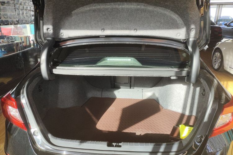 本田 雅阁 2018款 260TURBO 精英版 国VI机舱底盘23