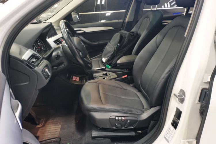 宝马X1 2019款 sDrive18Li 时尚型中控内饰19