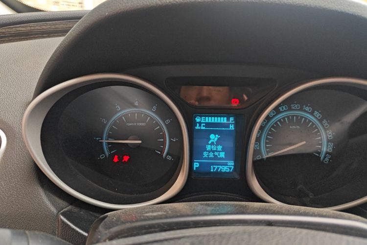 广汽传祺 传祺GS5 Super 2015款 2.0L 自动两驱豪华导航版中控内饰15