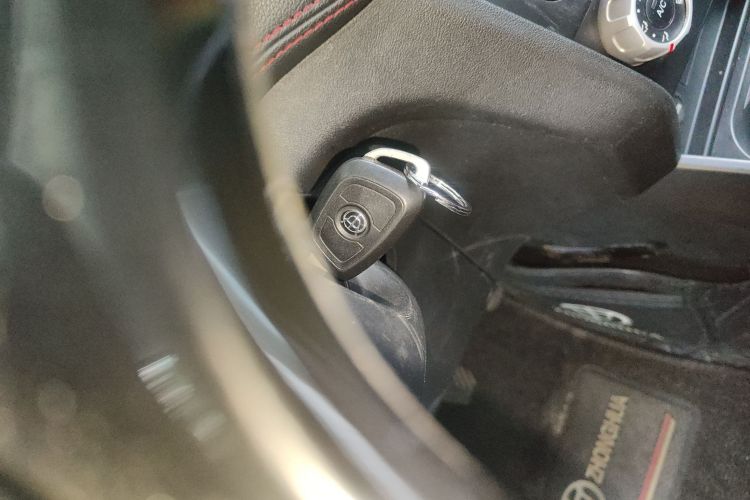 中华V3 2016款 1.5L 手动舒适型中控内饰11