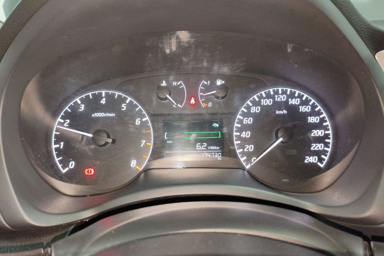 日产 轩逸 2012款 1.6XL 手动豪华版中控内饰14