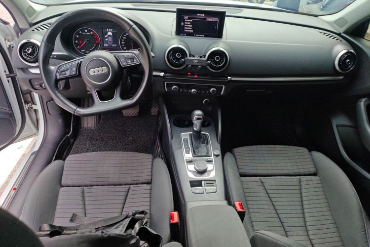 奥迪A3 2018款 30周年年型 Limousine 35 TFSI 运动型中控内饰12