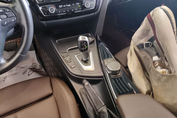 宝马3系 2019款 320Li 时尚型中控内饰18