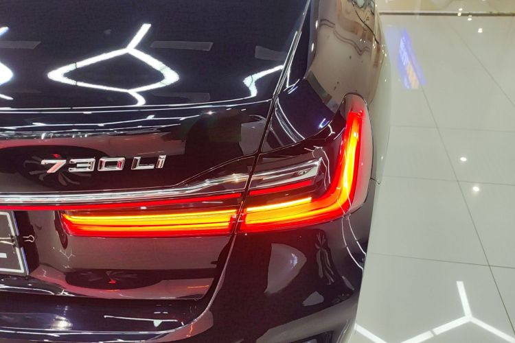 宝马7系 2019款 改款 730Li M运动套装车身外观9