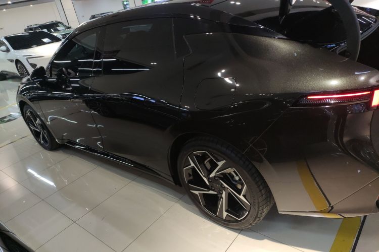 领克07 2024款 EM-P 126长续航 Halo车身外观4