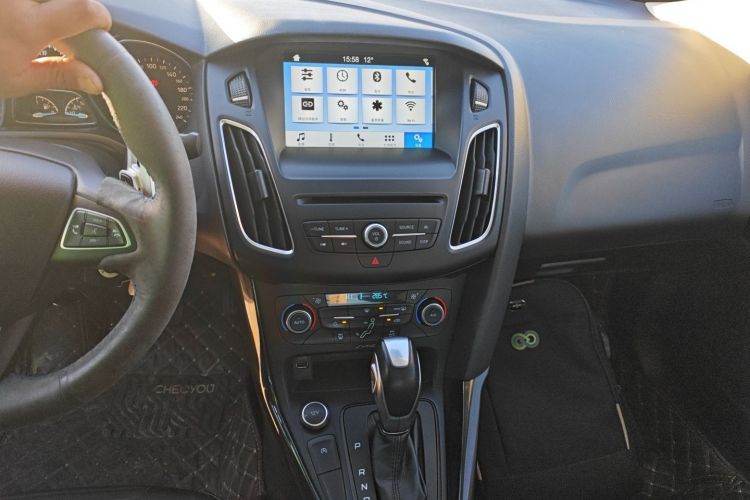 福特 福克斯 2018款 三厢经典 EcoBoost 180 自动精英型中控内饰16