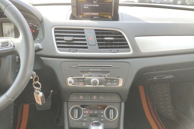 奥迪Q3 2018款 30周年年型 35 TFSI 时尚型中控内饰16