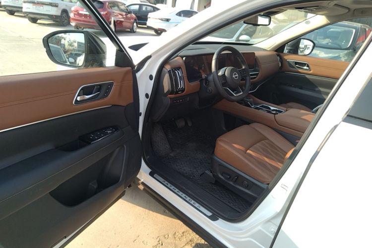 日产 探陆 2024款 380VC-TURBO 四驱智尊版 6座中控内饰20