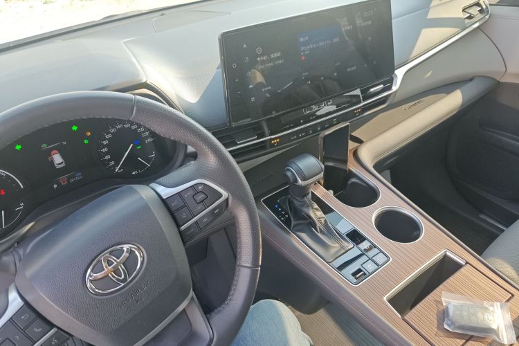 丰田 格瑞维亚 2023款 2.5L混动 尊贵PLUS版中控内饰7002