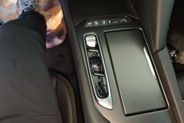 别克 昂科旗 2020款 28T 两驱豪华型中控内饰18