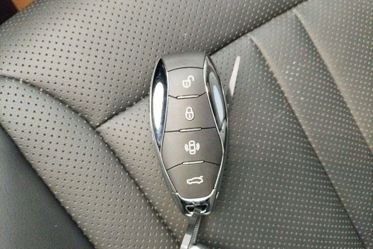 红旗HS3 PHEV 2024款 PHEV 115km 劲为版中控内饰7001