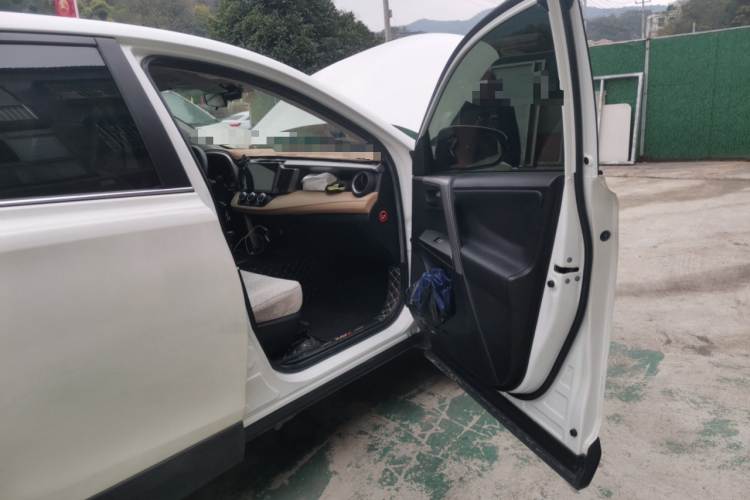 丰田 RAV4荣放 2019款 2.0L CVT两驱都市版 国VI局部细节9005