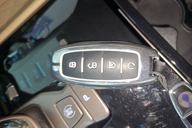 腾势D9 2022款 DM-i 1040 尊贵型中控内饰7001