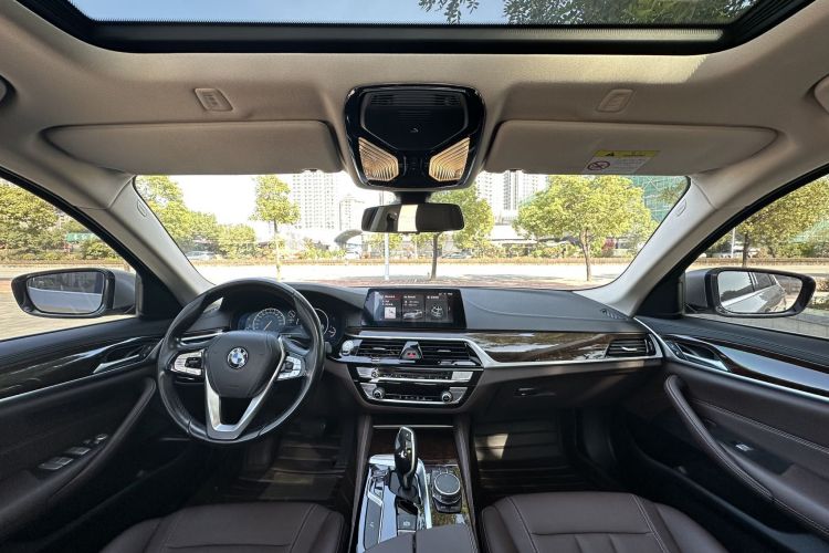 宝马5系 2019款 525Li 豪华套装中控内饰12