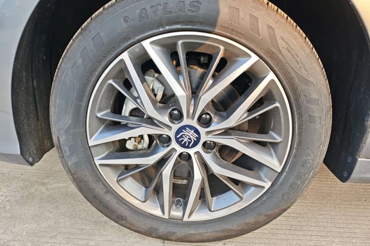 比亚迪 秦PLUS 2024款  荣耀版 DM-i 120KM超越型车身外观6007