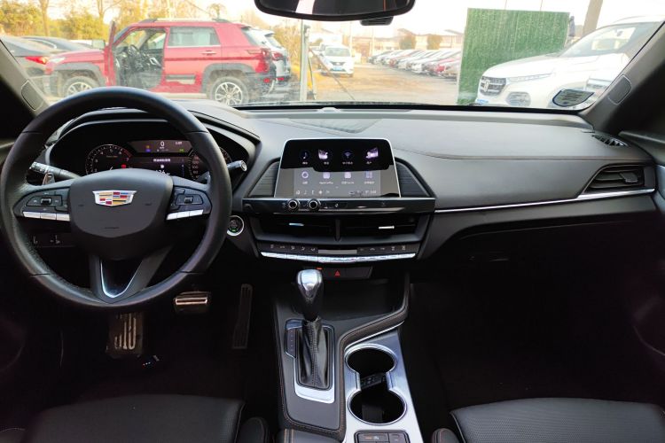 凯迪拉克CT4 2020款 28T 精英型中控内饰12